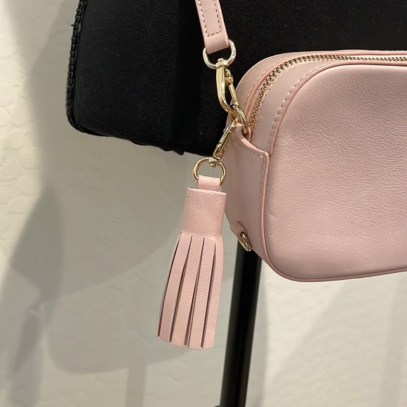 Customized vegan leather camera bag with tassel - Picture 3 of 4